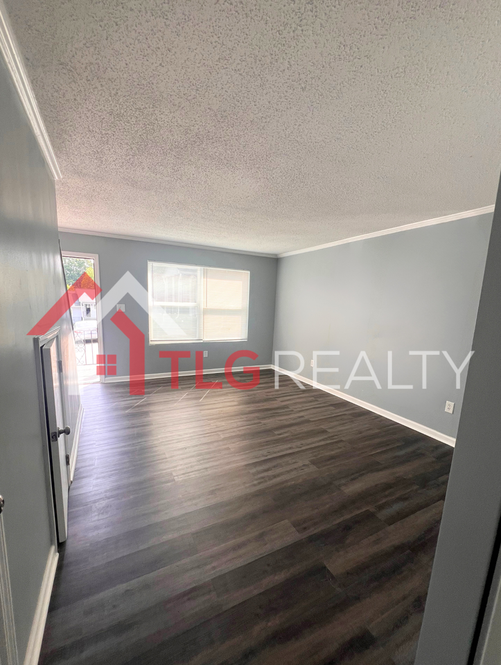 401 N Yadkin Ave #6 - Photo 2 of 11