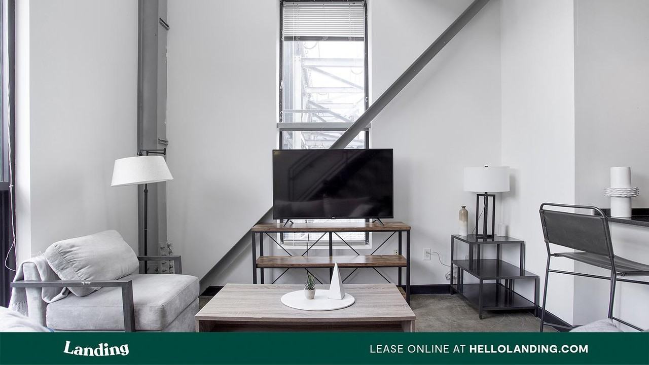 700 Everett St - Photo 3 of 50