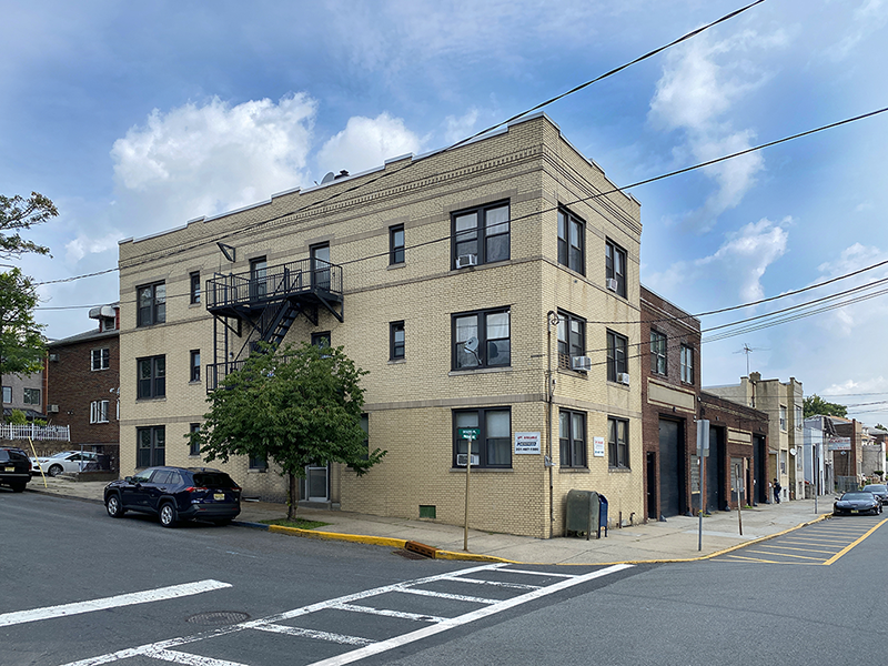 DeSoto Place - Photo 4 of 9