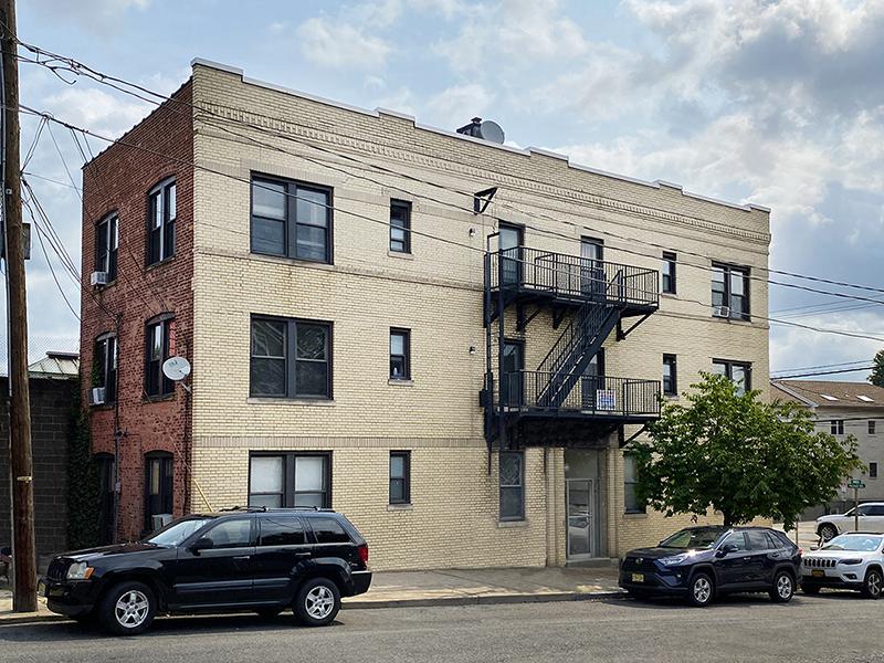 DeSoto Place - Photo 5 of 9