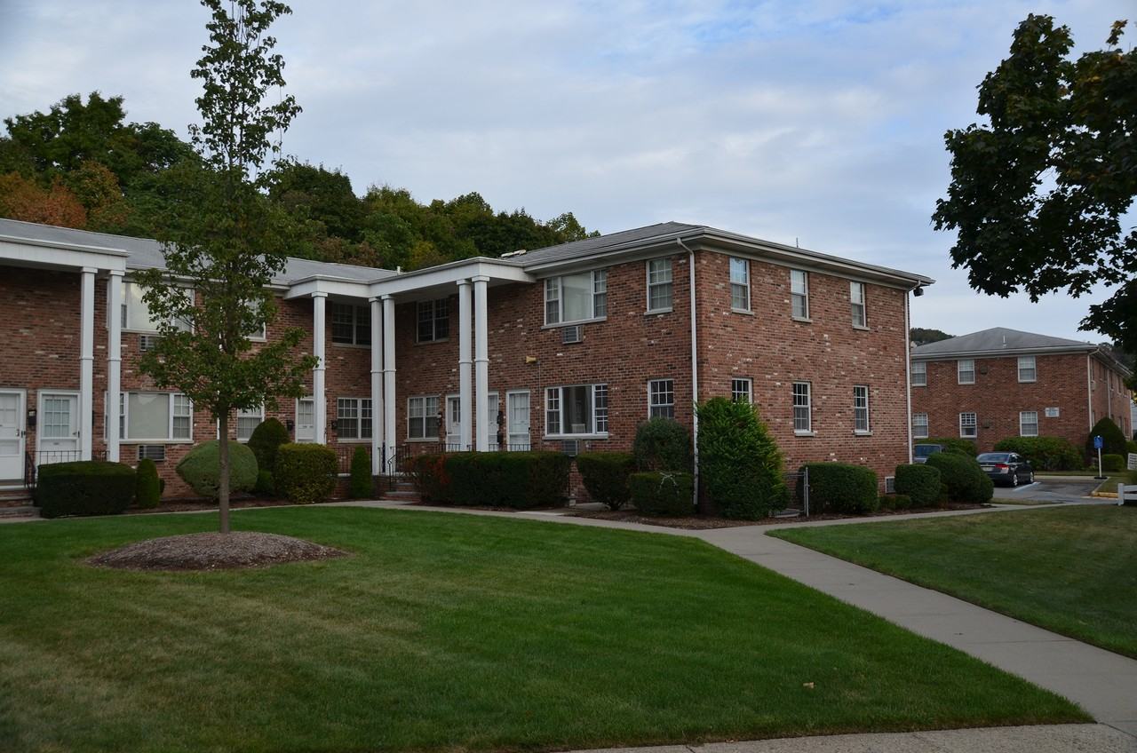 Pompton Hills - Photo 2 of 7