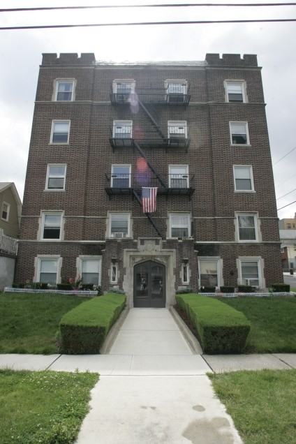 Poplar Place - Photo 5 of 14