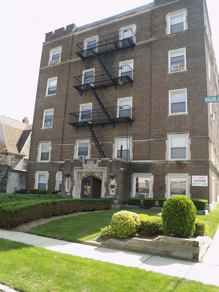 Poplar Place - Photo 6 of 14