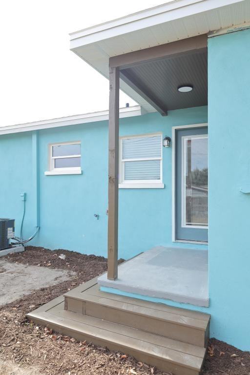 1723 Bush Ave - Photo 3 of 27