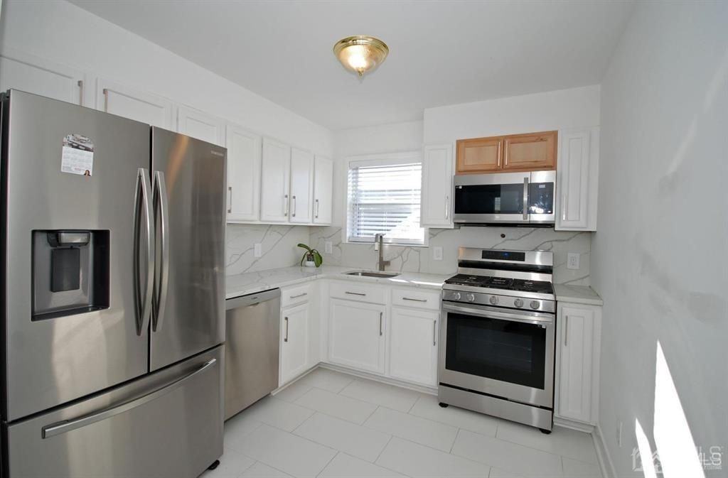 440 Bound Brook Rd - Photo 2 of 25