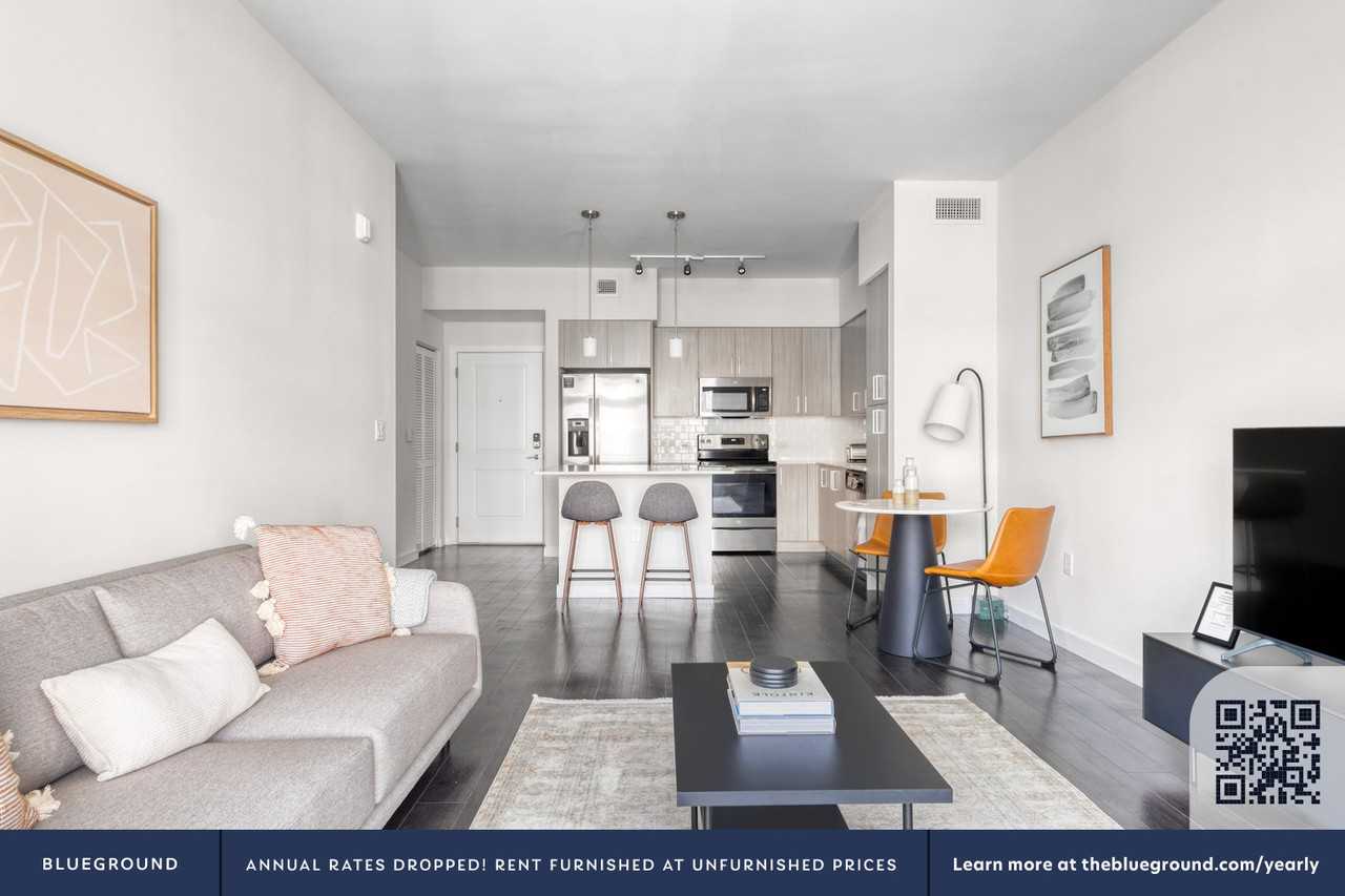 410 Southeast 16th Court - Photo 4 of 74