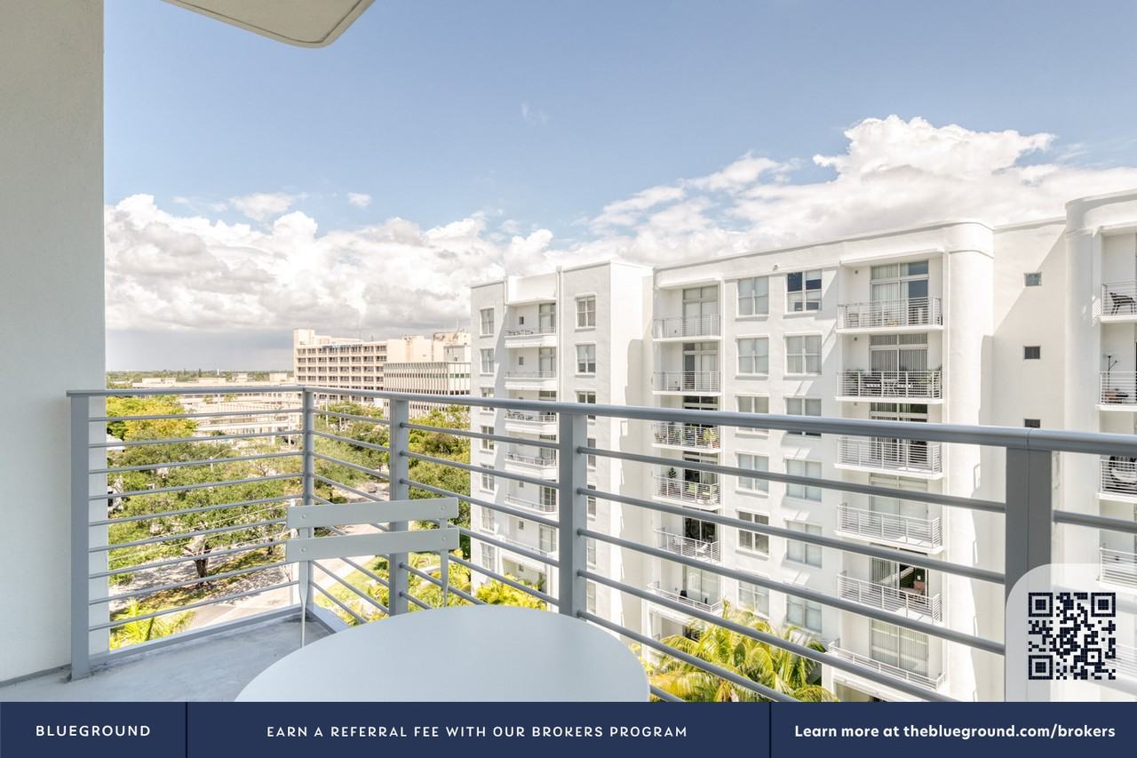 410 Southeast 16th Court - Photo 5 of 74