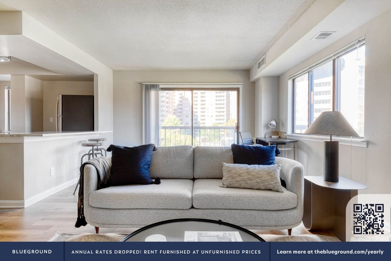 1425 S Eads St #602 - Photo 4 of 36