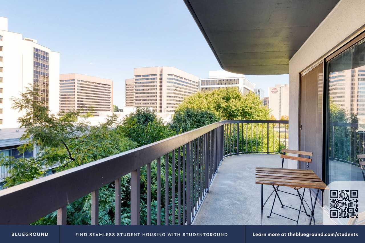 1425 S Eads St #602 - Photo 7 of 36