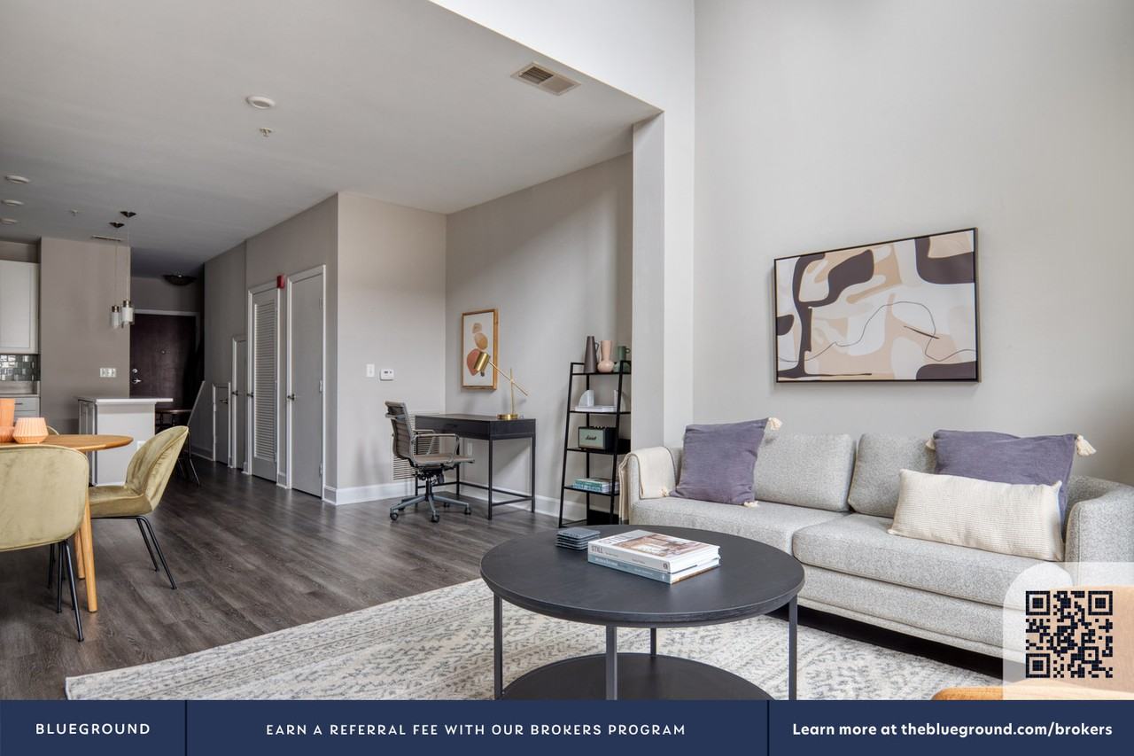 7131 Arlington Road - Photo 5 of 39