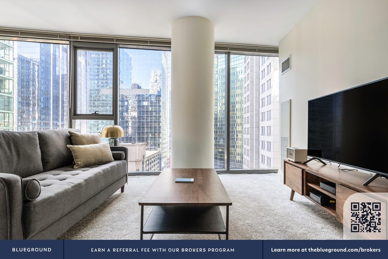 210 North Wells Street - Photo 4 of 50