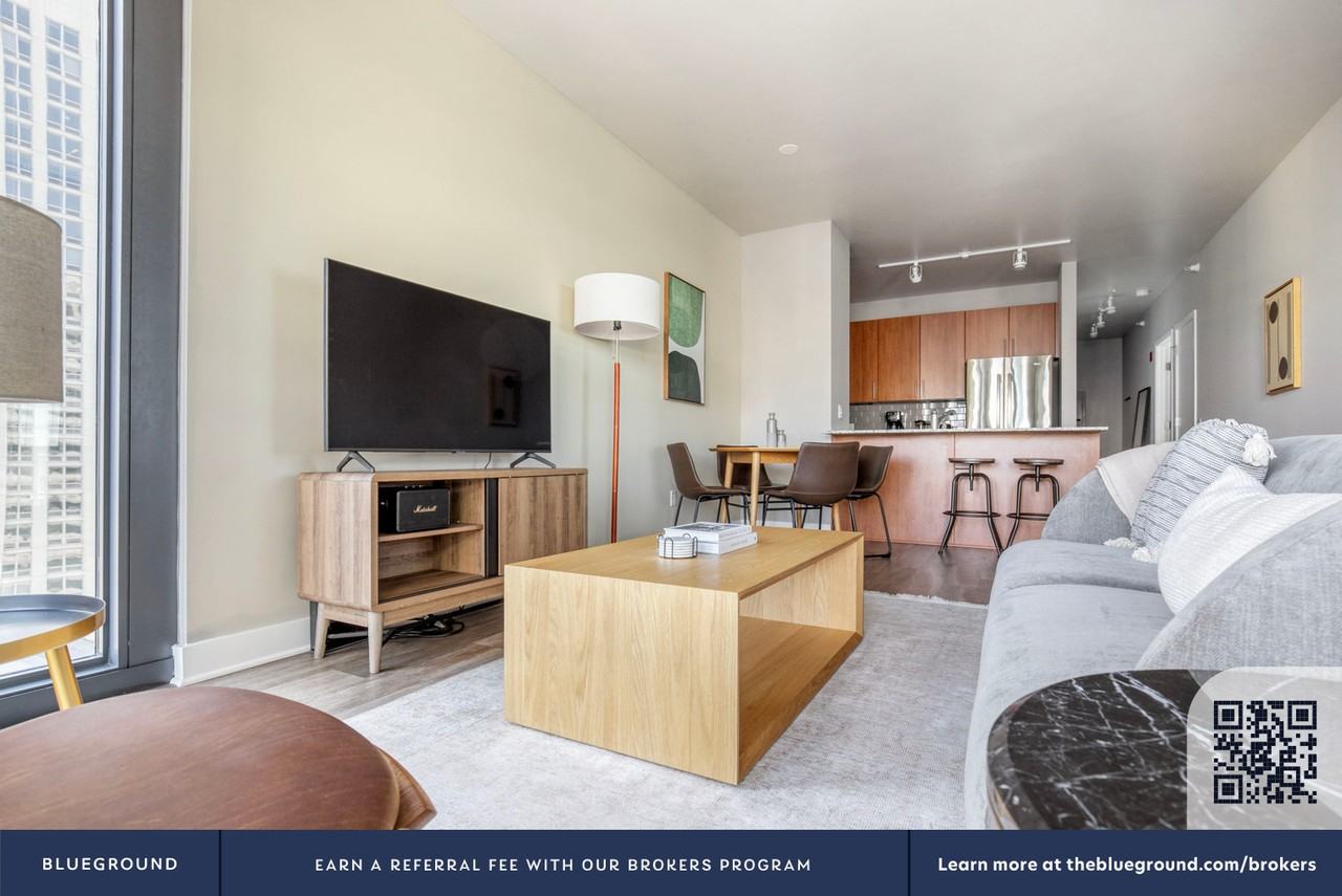 505 North State Street - Photo 5 of 33