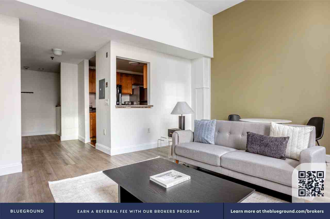 129 Franklin Street - Photo 5 of 24