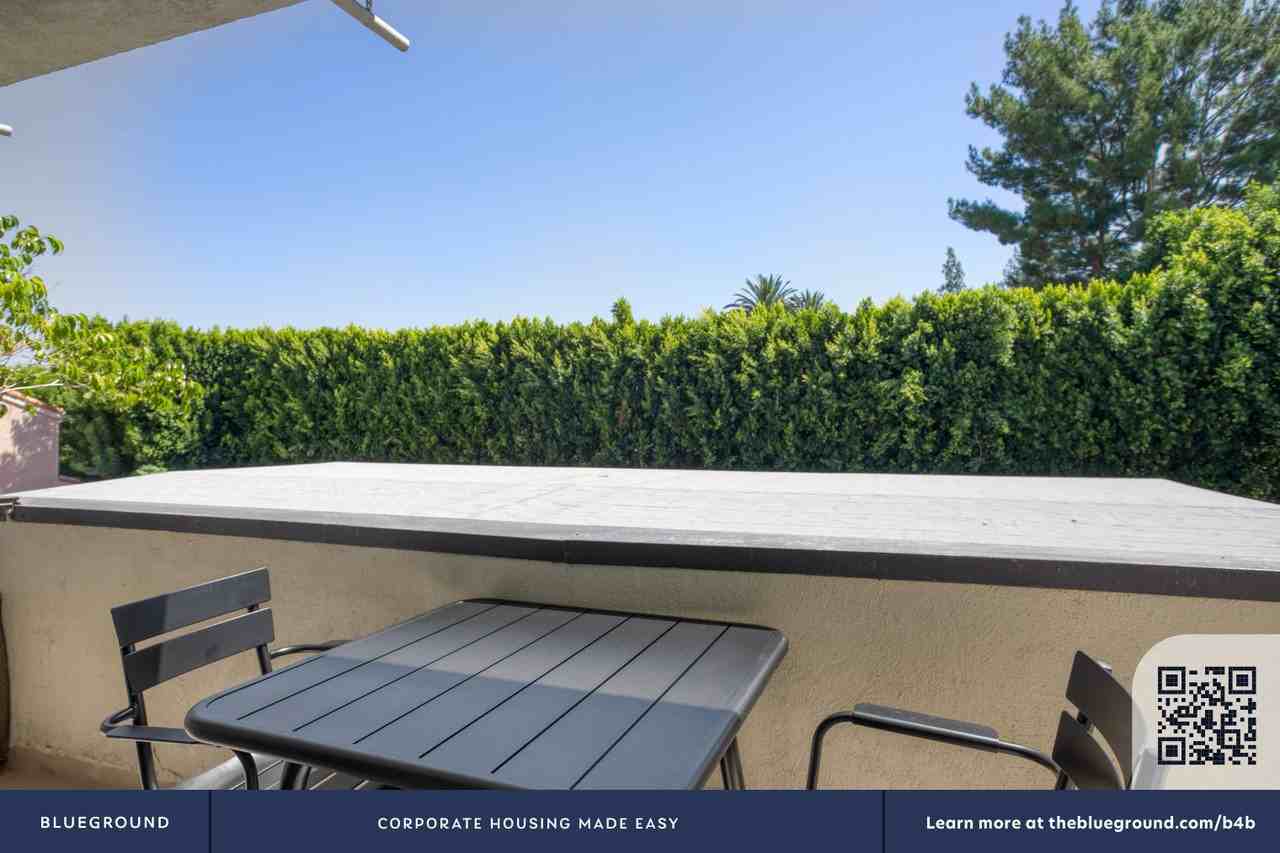 5140 White Oak Ave #895 - Photo 5 of 32