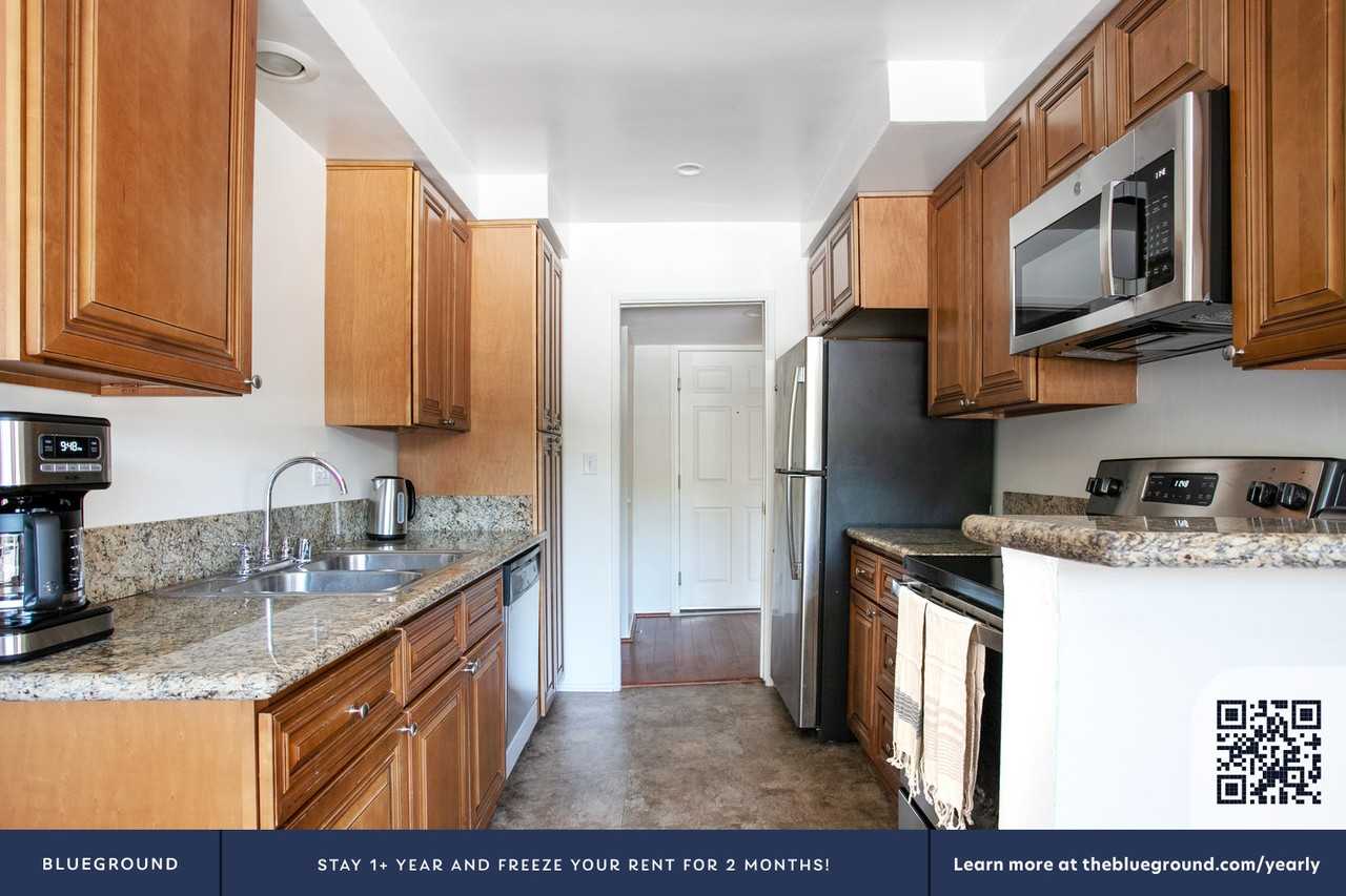 5140 White Oak Ave #895 - Photo 7 of 32