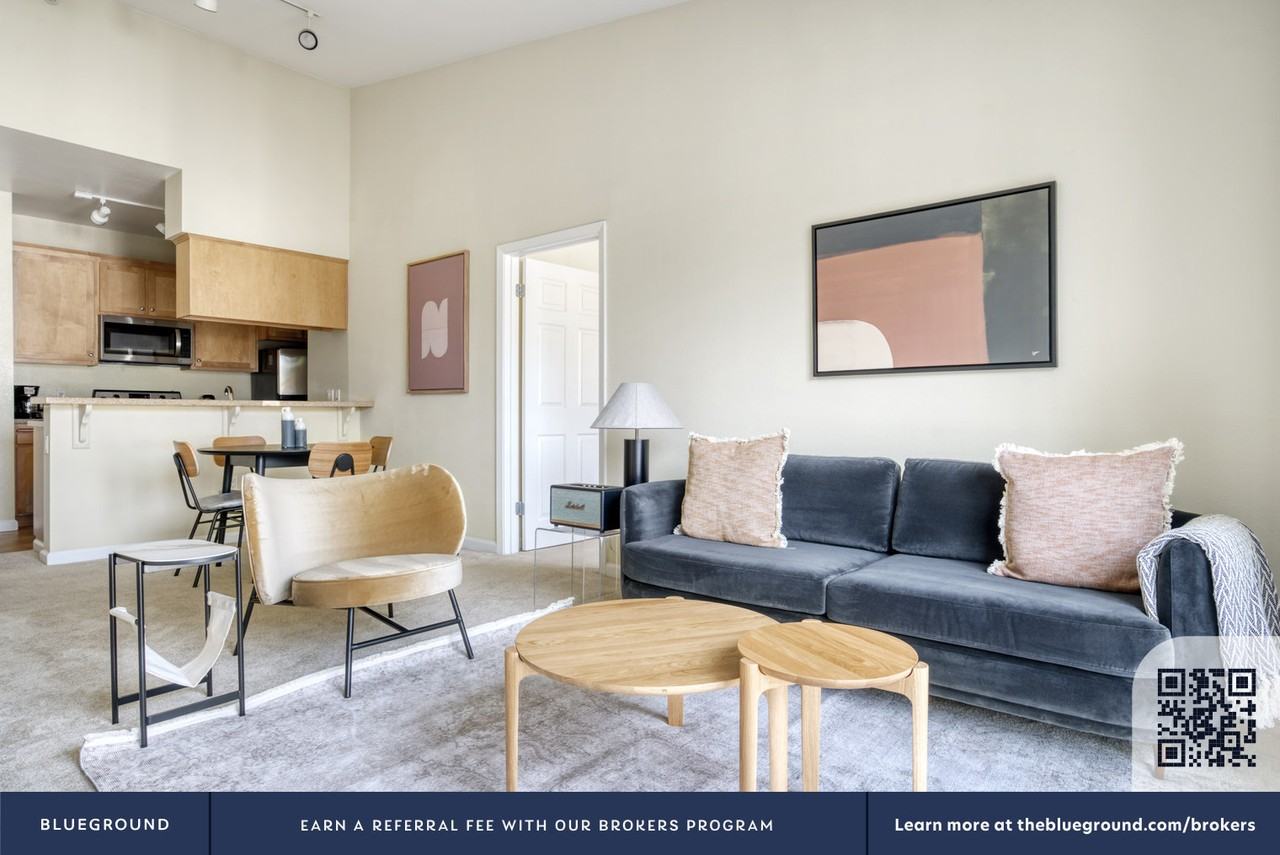 853 Commodore Drive - Photo 4 of 25