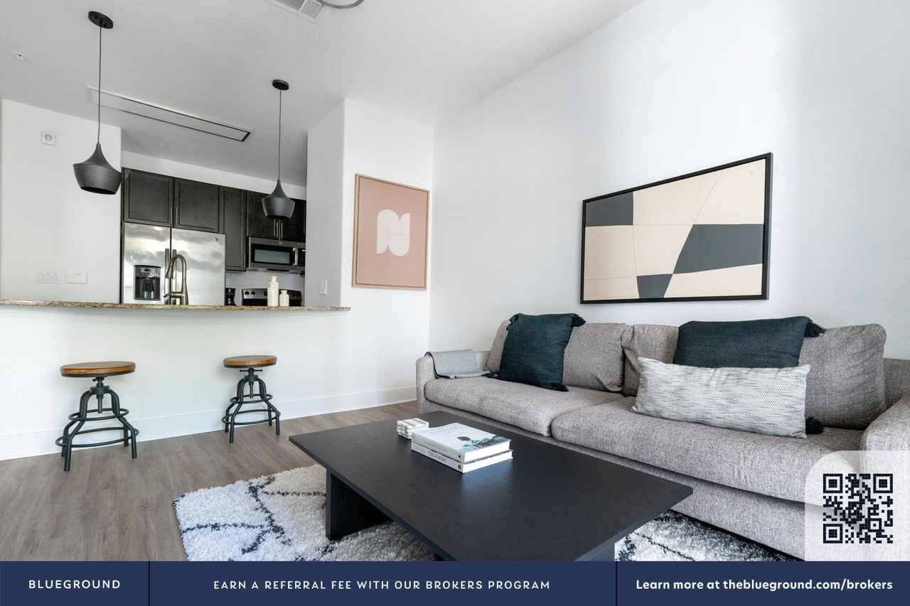 10011 Stonelake Boulevard - Photo 5 of 39