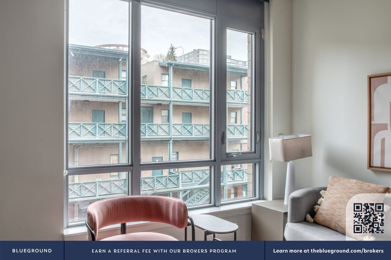 624 Yale Avenue North - Photo 5 of 41