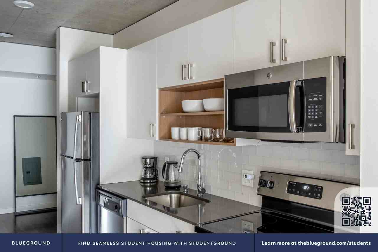 624 Yale Avenue North - Photo 7 of 41