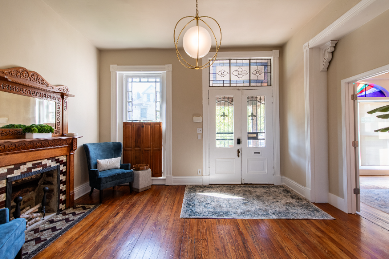 547 W Saint Catherine St - Photo 2 of 20