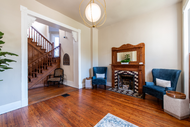 547 W Saint Catherine St - Photo 3 of 20