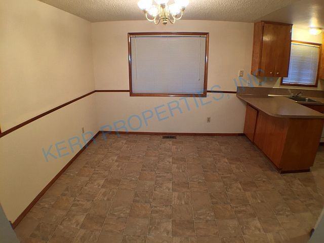 17911 SE Marie St - Photo 3 of 23