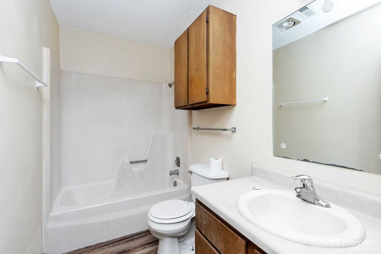 1926 gregg ave - Photo 2 of 6