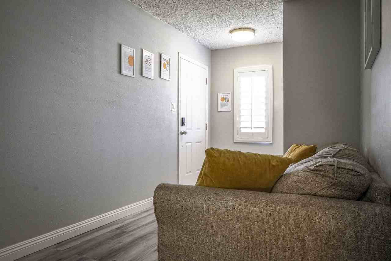 S 14th St - Photo 4 of 10