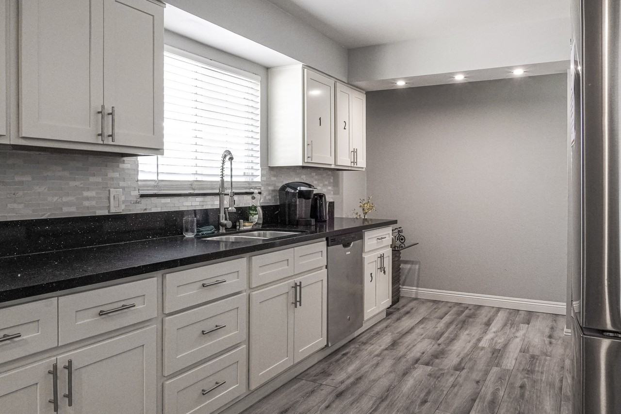 S 14th St - Photo 6 of 10