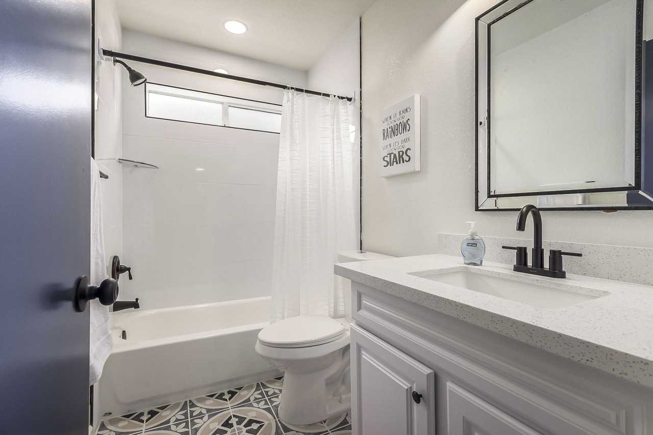 E Glade Ave - Photo 5 of 13