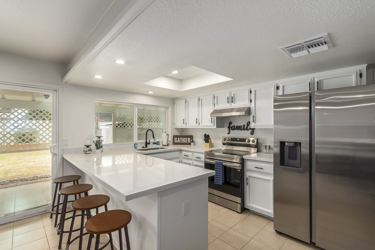 E Glade Ave - Photo 6 of 13