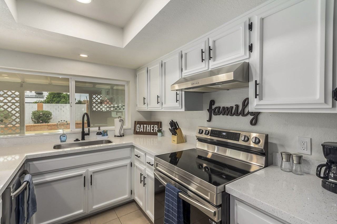 E Glade Ave - Photo 6 of 13