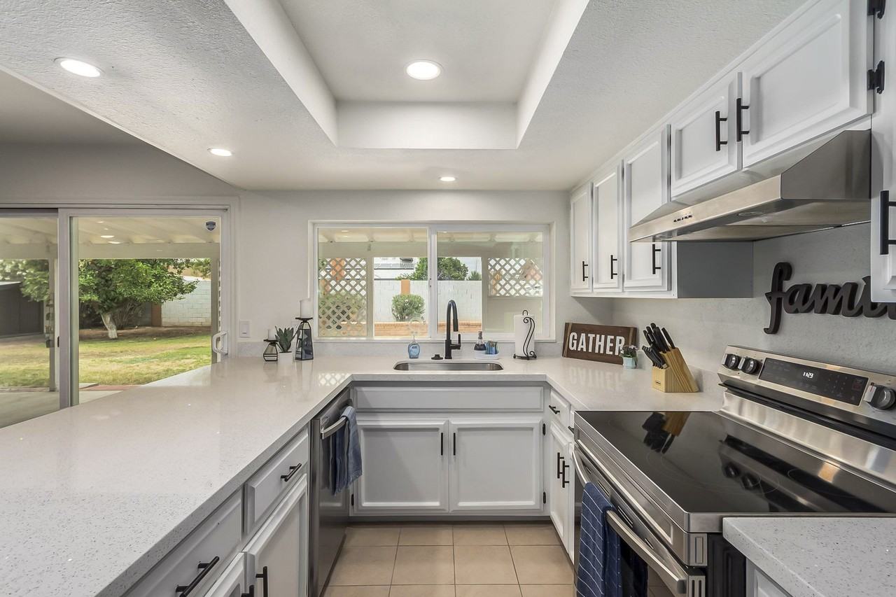 E Glade Ave - Photo 7 of 13