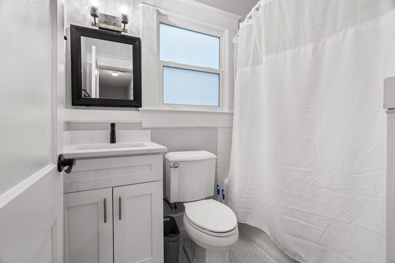 N Munro St - Photo 2 of 9