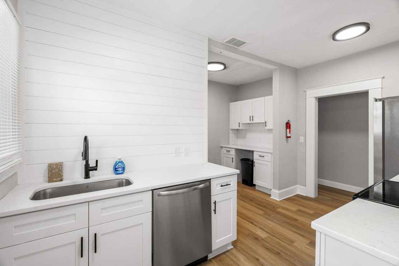 N Munro St - Photo 4 of 9