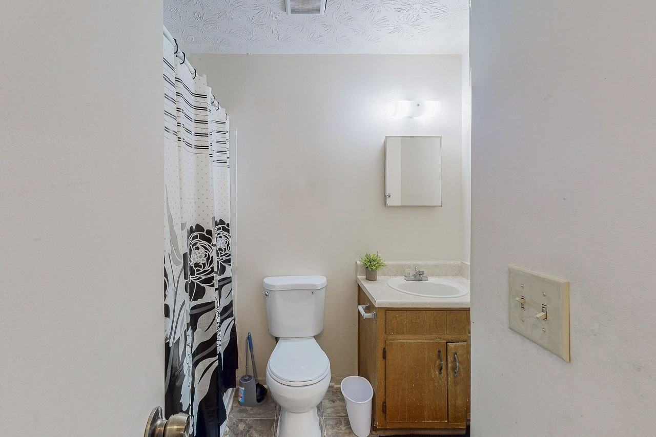 Oxford Dr - Photo 2 of 12