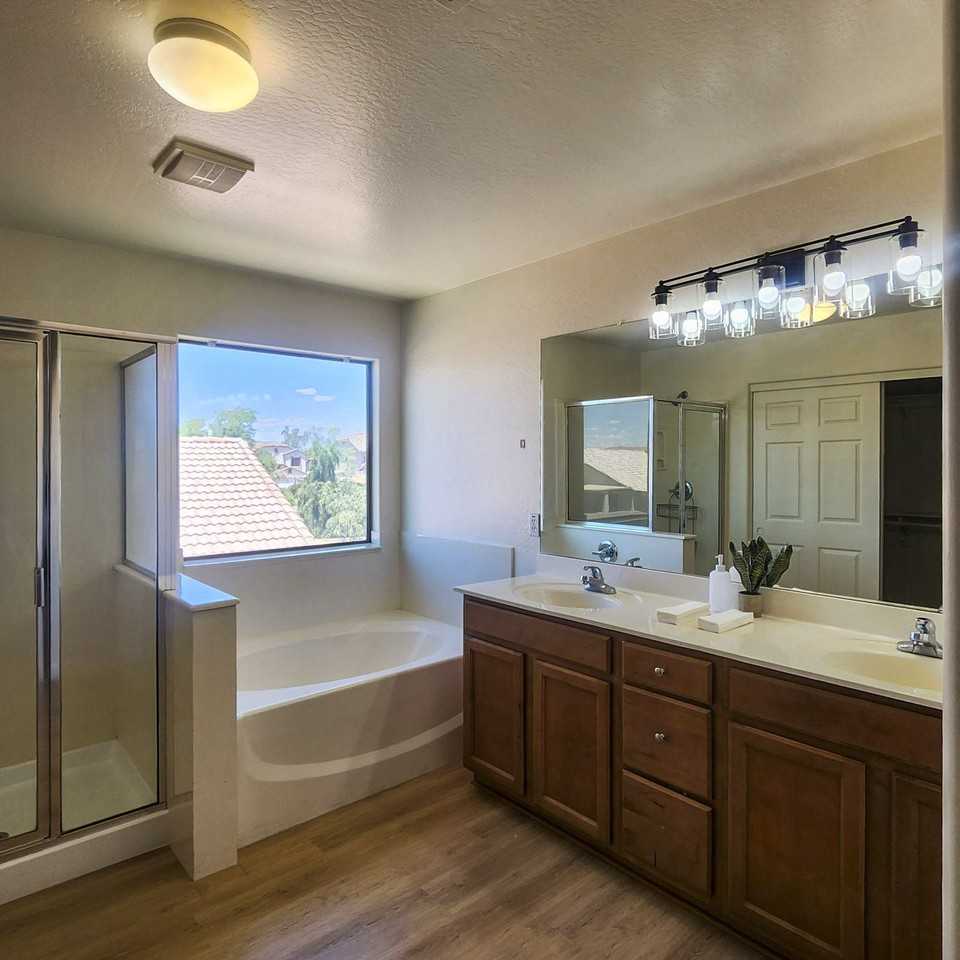 S 45th Gln - Photo 5 of 26