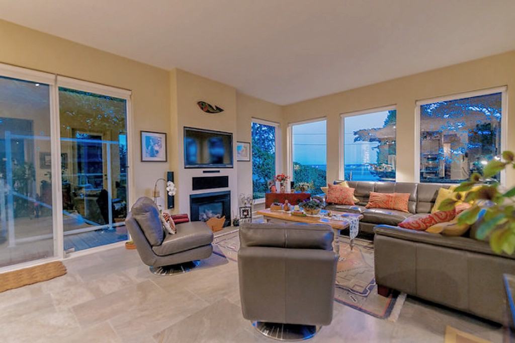 4070 Rose Crescent - Photo 3 of 8