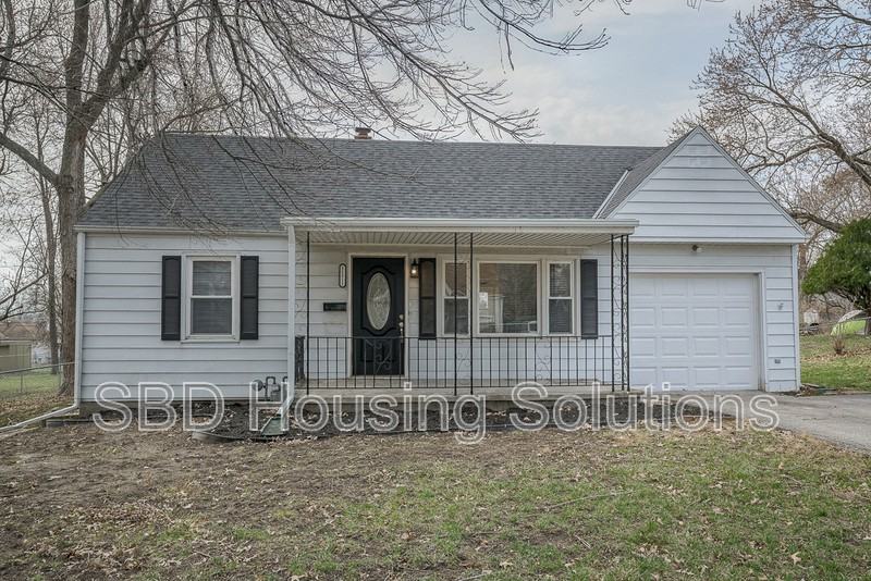 11811 E 58th Ter - Photo 2 of 8