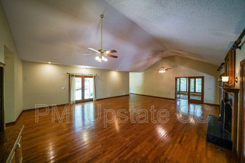 165 Battleground Rd - Photo 7 of 34