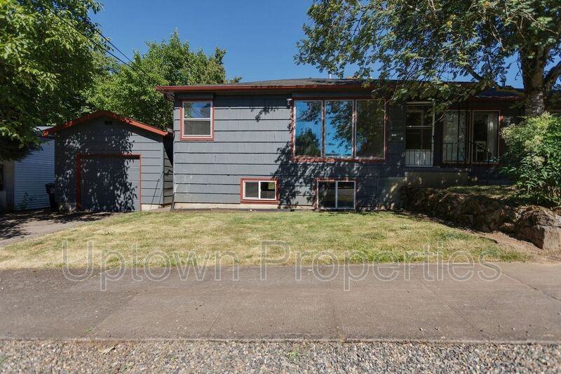 2340 Se 70th Ave - Photo 3 of 20