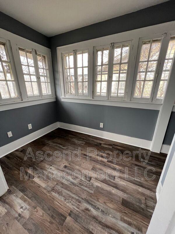 1228 Wheeler Ave - Photo 3 of 11