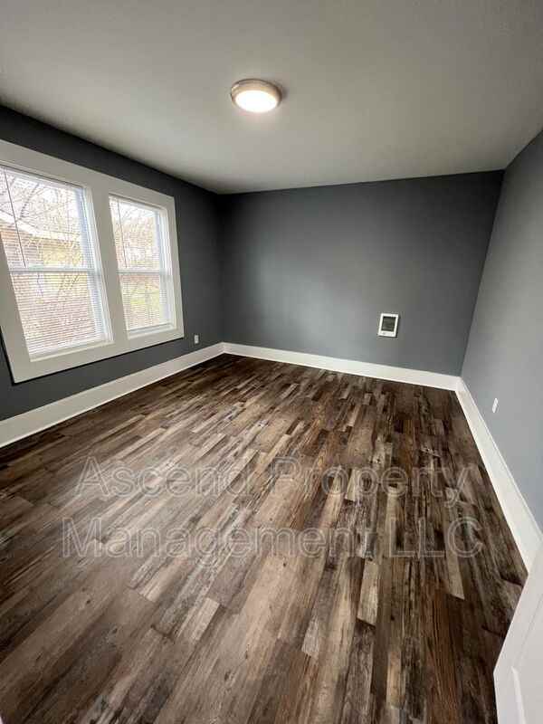 1228 Wheeler Ave - Photo 4 of 11