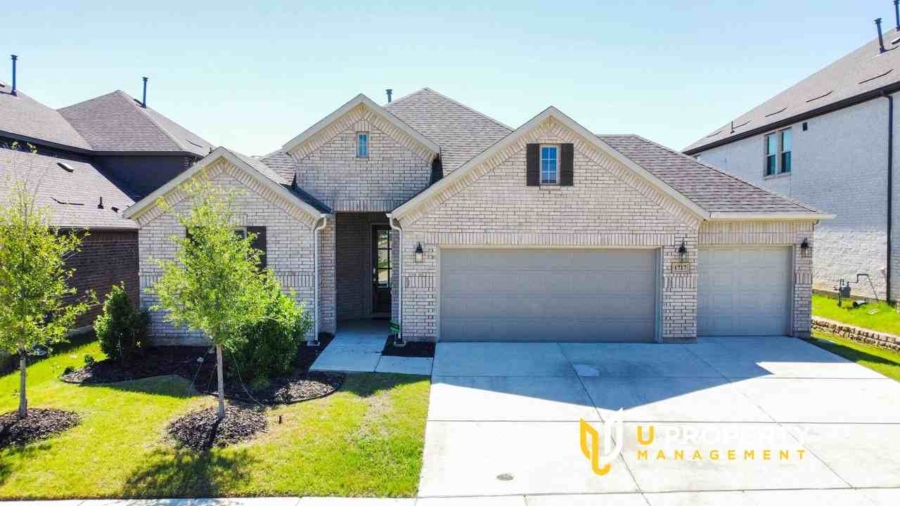 1717 Emilia Dr - Photo 2 of 38