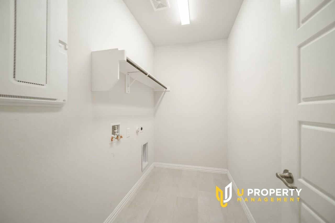 1717 Emilia Dr - Photo 4 of 38