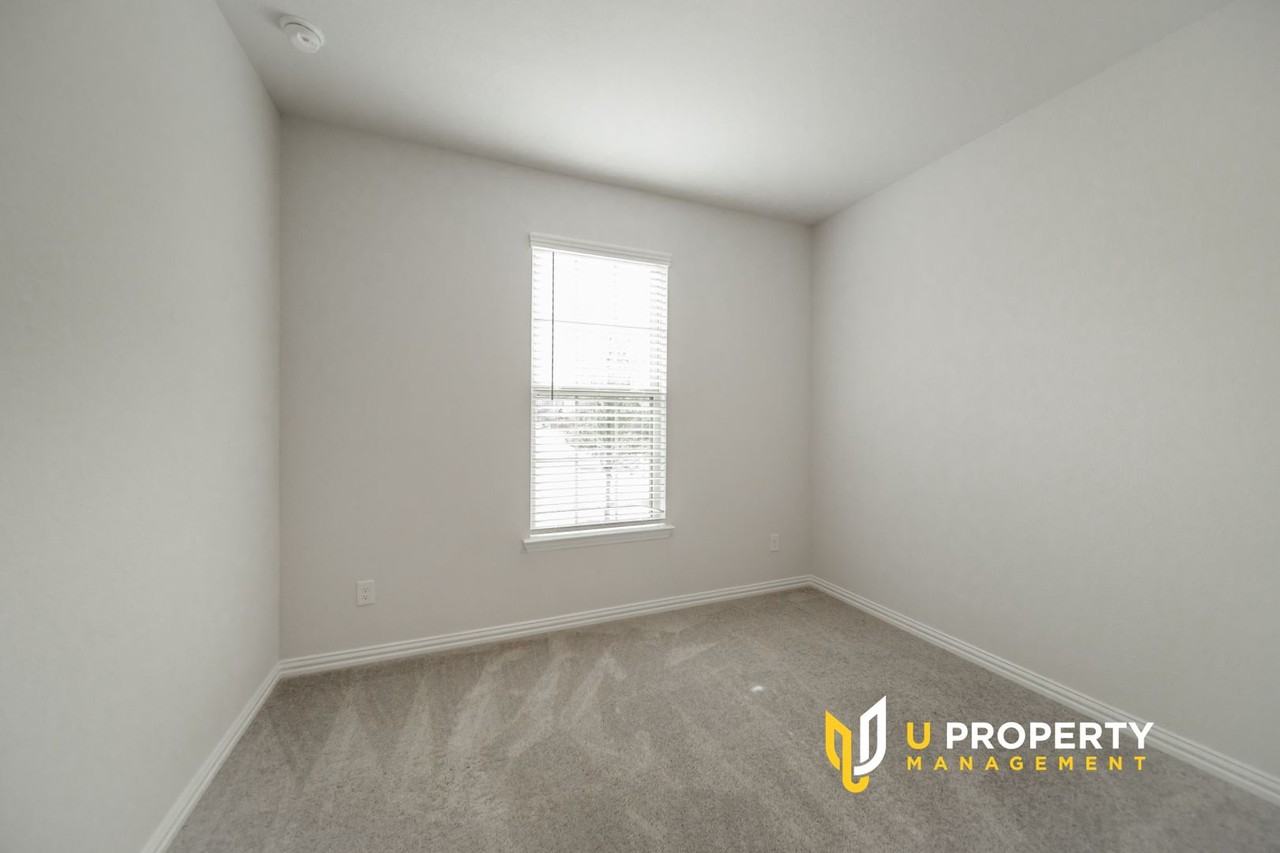 1717 Emilia Dr - Photo 5 of 38