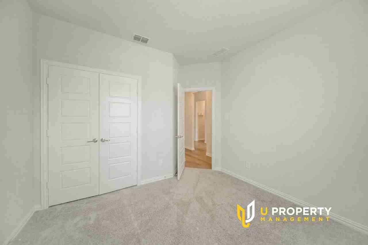 1717 Emilia Dr - Photo 6 of 38