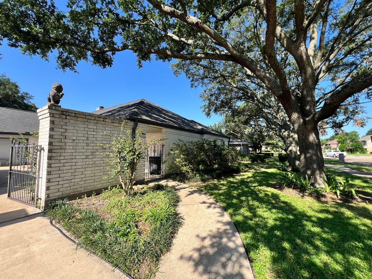 15921 Congo Ln - Photo 2 of 37