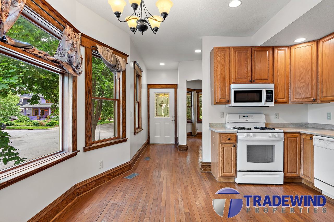 1669 Hague Avenue - Photo 3 of 24