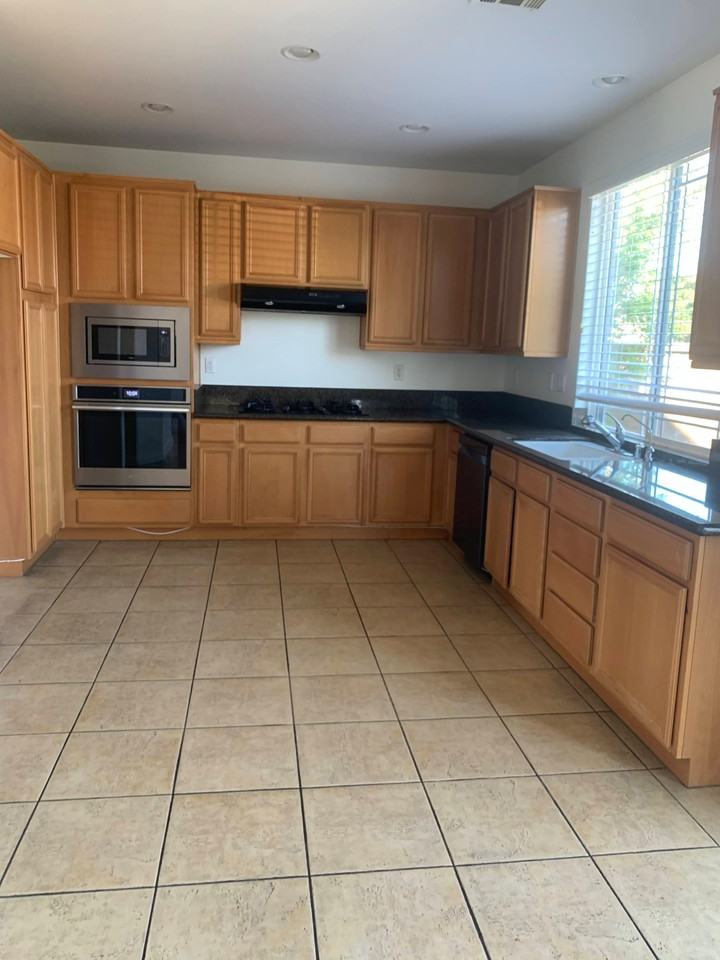 2568 Rochelle Ave #NA - Photo 5 of 7